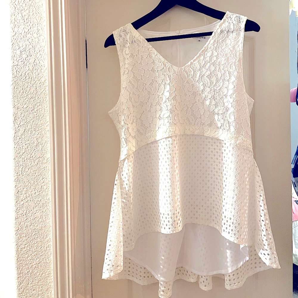 White sleeve less top